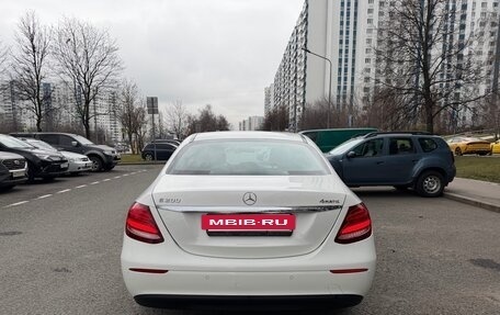 Mercedes-Benz E-Класс, 2019 год, 3 500 000 рублей, 39 фотография