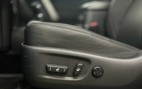 Toyota Land Cruiser Prado 150 рестайлинг 2, 2020 год, 6 400 000 рублей, 26 фотография