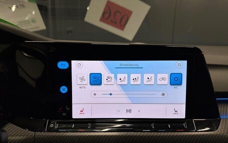 Volkswagen Golf VIII, 2022 год, 2 100 032 рублей, 21 фотография