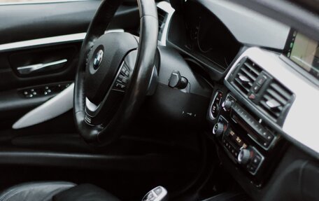 BMW 3 серия, 2018 год, 2 950 000 рублей, 14 фотография