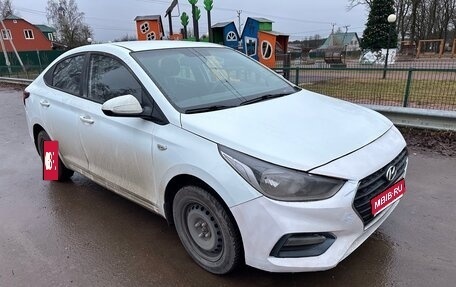 Hyundai Solaris II рестайлинг, 2017 год, 450 000 рублей, 1 фотография