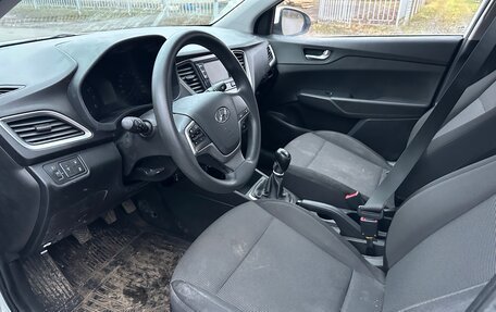 Hyundai Solaris II рестайлинг, 2017 год, 450 000 рублей, 6 фотография