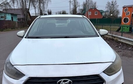 Hyundai Solaris II рестайлинг, 2017 год, 450 000 рублей, 2 фотография