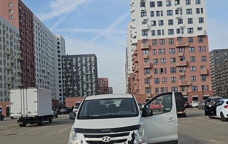 Hyundai H-1 II рестайлинг, 2010 год, 800 000 рублей, 2 фотография