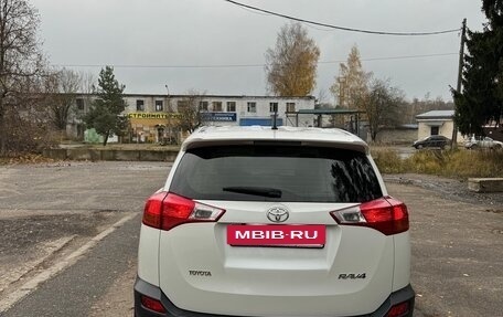 Toyota RAV4, 2014 год, 1 965 000 рублей, 4 фотография