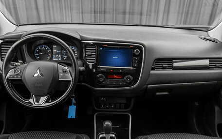 Mitsubishi Outlander III рестайлинг 3, 2018 год, 2 540 000 рублей, 17 фотография