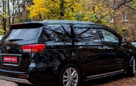 KIA Carnival III, 2017 год, 2 200 000 рублей, 1 фотография