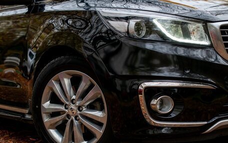 KIA Carnival III, 2017 год, 2 200 000 рублей, 3 фотография