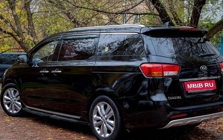 KIA Carnival III, 2017 год, 2 200 000 рублей, 4 фотография