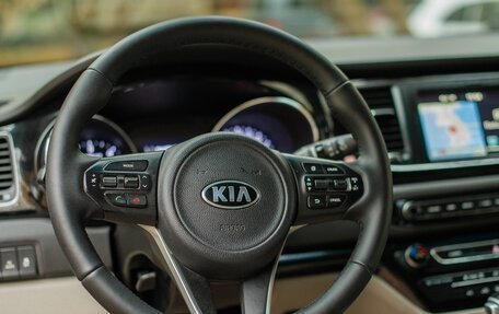 KIA Carnival III, 2017 год, 2 200 000 рублей, 8 фотография