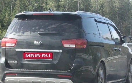 KIA Carnival III, 2017 год, 2 200 000 рублей, 13 фотография