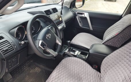 Toyota Land Cruiser Prado 150 рестайлинг 2, 2016 год, 3 999 000 рублей, 6 фотография