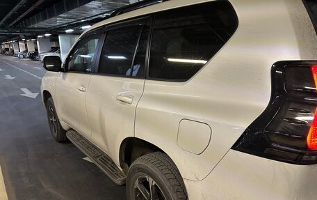 Toyota Land Cruiser Prado 150 рестайлинг 2, 2022 год, 8 500 000 рублей, 5 фотография