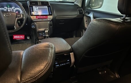 Toyota Land Cruiser Prado 150 рестайлинг 2, 2022 год, 8 500 000 рублей, 7 фотография