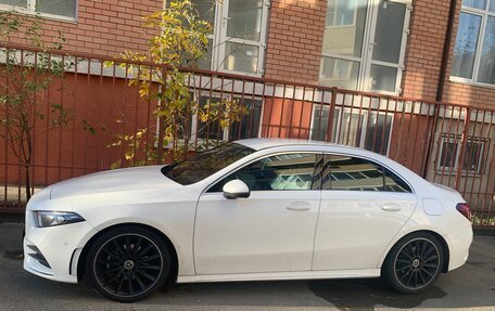 Mercedes-Benz A-Класс, 2019 год, 2 750 000 рублей, 2 фотография