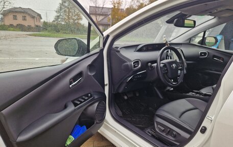 Toyota Prius IV XW50, 2020 год, 2 850 000 рублей, 9 фотография