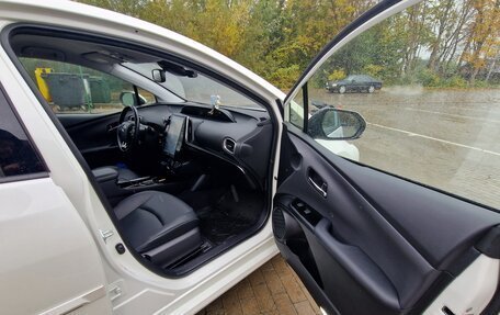 Toyota Prius IV XW50, 2020 год, 2 850 000 рублей, 17 фотография