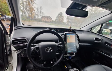 Toyota Prius IV XW50, 2020 год, 2 850 000 рублей, 11 фотография