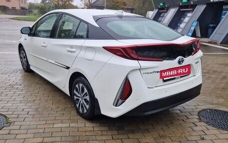 Toyota Prius IV XW50, 2020 год, 2 850 000 рублей, 7 фотография