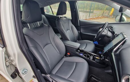 Toyota Prius IV XW50, 2020 год, 2 850 000 рублей, 18 фотография