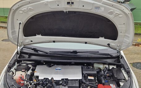 Toyota Prius IV XW50, 2020 год, 2 850 000 рублей, 21 фотография