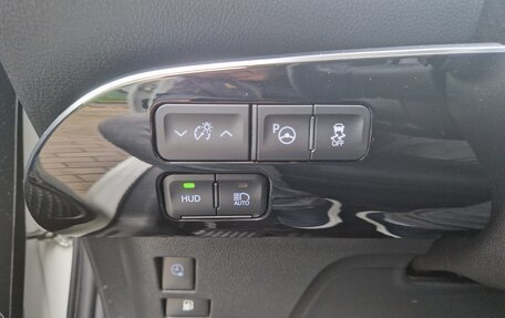 Toyota Prius IV XW50, 2020 год, 2 850 000 рублей, 22 фотография