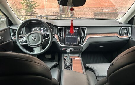 Volvo V60 Cross Country II, 2019 год, 3 900 000 рублей, 5 фотография