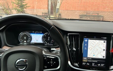 Volvo V60 Cross Country II, 2019 год, 3 900 000 рублей, 6 фотография