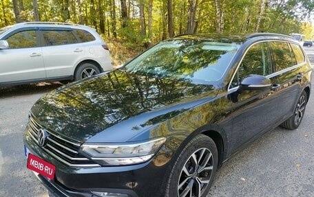 Volkswagen Passat B8 рестайлинг, 2021 год, 2 910 000 рублей, 2 фотография