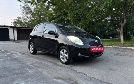 Toyota Yaris III рестайлинг, 2008 год, 780 000 рублей, 2 фотография