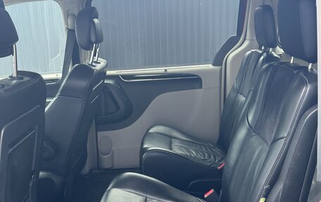 Chrysler Voyager IV, 2012 год, 2 400 000 рублей, 5 фотография