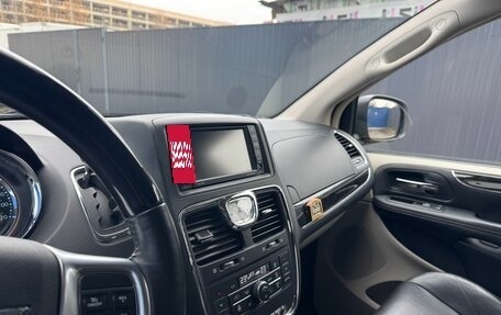 Chrysler Voyager IV, 2012 год, 2 400 000 рублей, 9 фотография