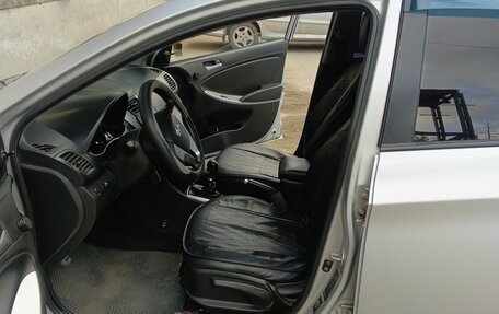 Hyundai Solaris II рестайлинг, 2013 год, 700 000 рублей, 1 фотография