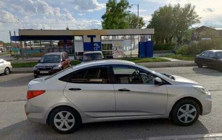 Hyundai Solaris II рестайлинг, 2013 год, 700 000 рублей, 4 фотография