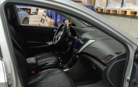 Hyundai Solaris II рестайлинг, 2013 год, 700 000 рублей, 3 фотография