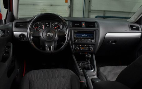 Volkswagen Jetta VI, 2011 год, 1 099 000 рублей, 6 фотография