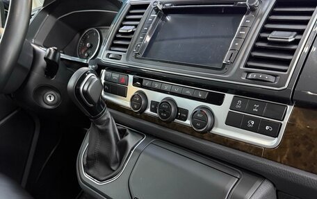 Volkswagen Caravelle T6 рестайлинг, 2019 год, 5 700 000 рублей, 17 фотография