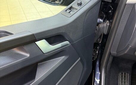 Volkswagen Caravelle T6 рестайлинг, 2019 год, 5 700 000 рублей, 23 фотография