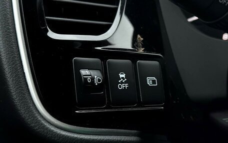 Mitsubishi Outlander III рестайлинг 3, 2018 год, 2 475 000 рублей, 14 фотография