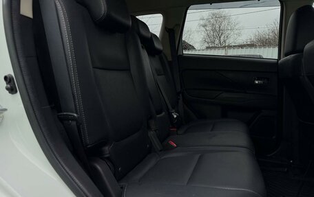 Mitsubishi Outlander III рестайлинг 3, 2018 год, 2 475 000 рублей, 7 фотография