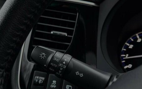 Mitsubishi Outlander III рестайлинг 3, 2018 год, 2 475 000 рублей, 15 фотография