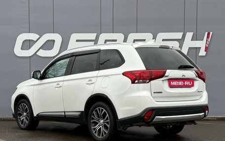 Mitsubishi Outlander III рестайлинг 3, 2018 год, 2 475 000 рублей, 2 фотография