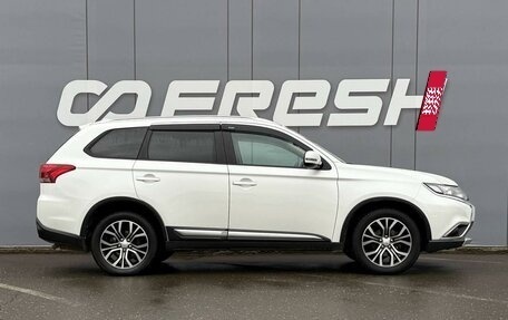 Mitsubishi Outlander III рестайлинг 3, 2018 год, 2 475 000 рублей, 5 фотография