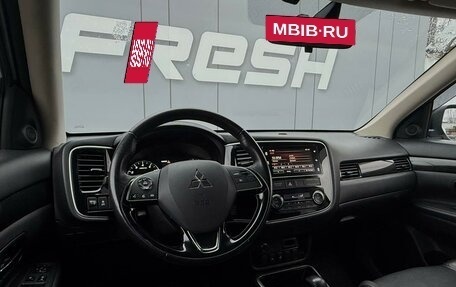 Mitsubishi Outlander III рестайлинг 3, 2018 год, 2 475 000 рублей, 6 фотография