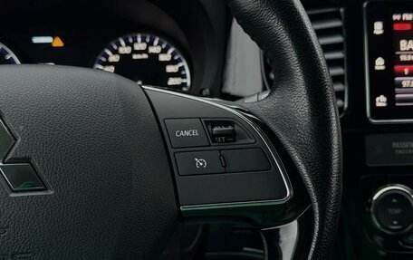 Mitsubishi Outlander III рестайлинг 3, 2018 год, 2 475 000 рублей, 18 фотография