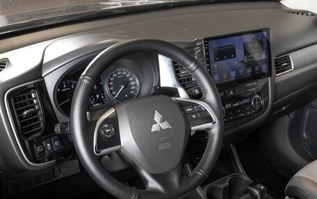 Mitsubishi Outlander III рестайлинг 3, 2013 год, 1 350 000 рублей, 3 фотография