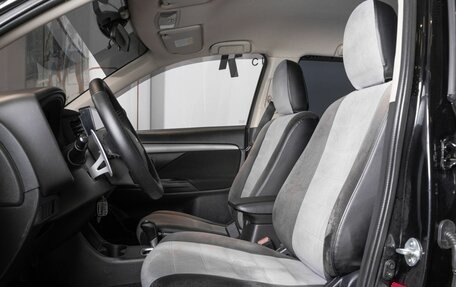 Mitsubishi Outlander III рестайлинг 3, 2013 год, 1 350 000 рублей, 13 фотография