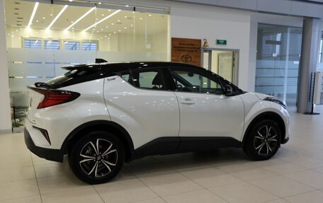 Toyota C-HR I рестайлинг, 2023 год, 3 700 000 рублей, 5 фотография