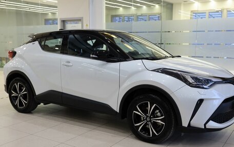 Toyota C-HR I рестайлинг, 2023 год, 3 700 000 рублей, 4 фотография