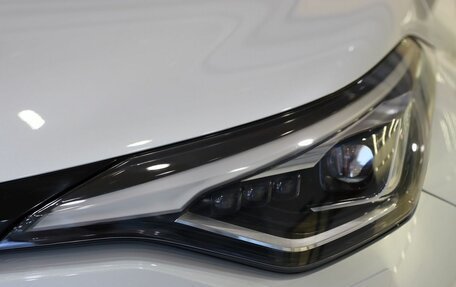 Toyota C-HR I рестайлинг, 2023 год, 3 700 000 рублей, 3 фотография